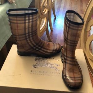 Burberry hay market boots 38